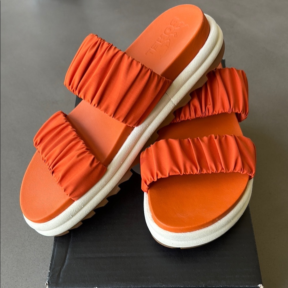 Desert Sun/Chalk Sorel “Roaming” Slide Sandals